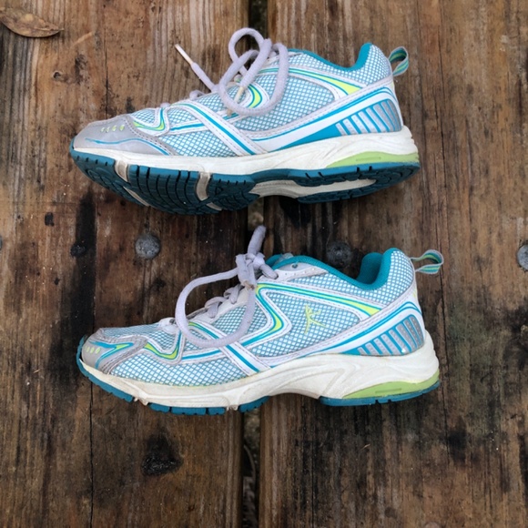 Girl’s Running Shoes - Picture 2 of 4